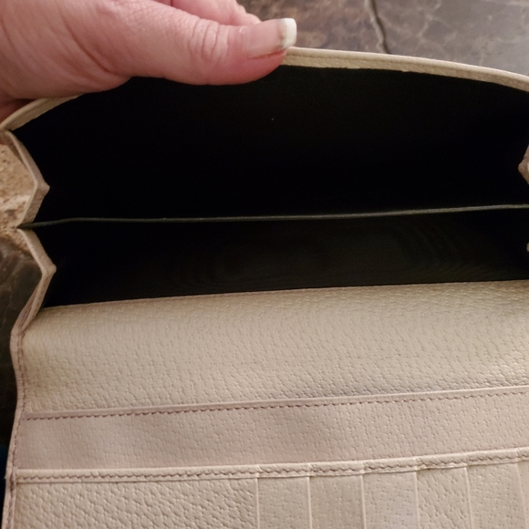 Gucci Beige cream Canvas and Leather Logo Metal Plate Continental Wallet - Picture 8 of 13